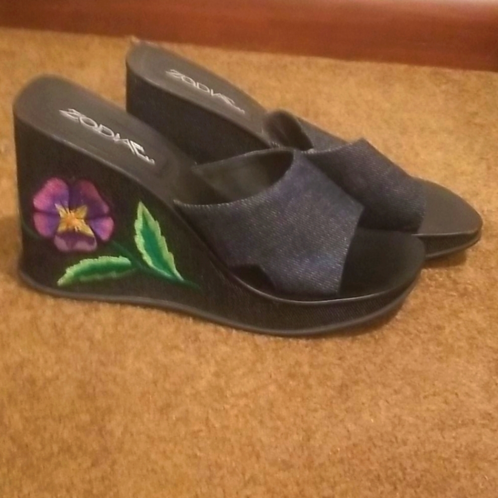 Embroidered wedges